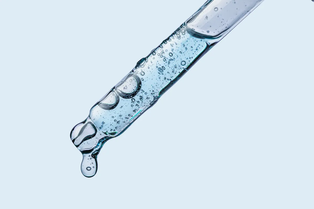 Pipette mit klarem Serum